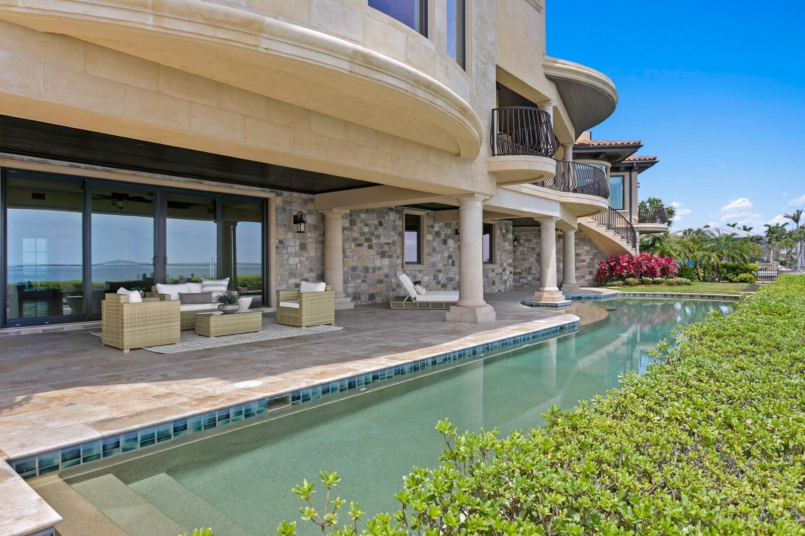 TB8383607 Property Photo