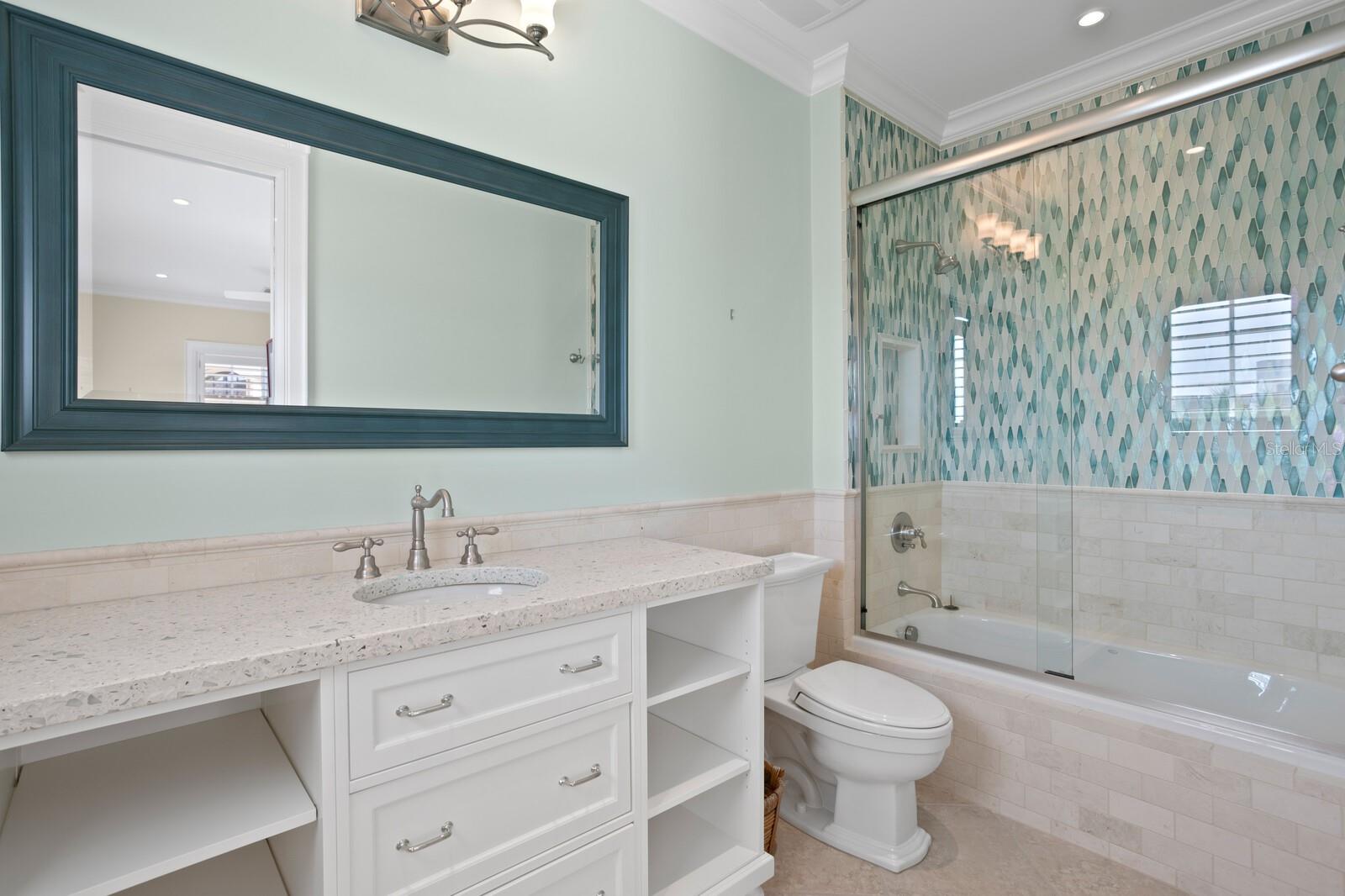 TB8383607 Property Photo