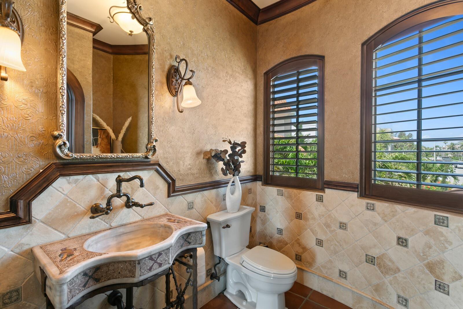 TB8383607 Property Photo