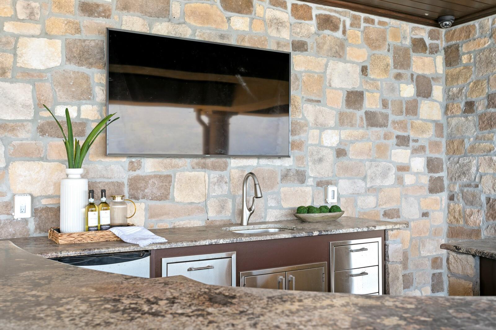 TB8383607 Property Photo