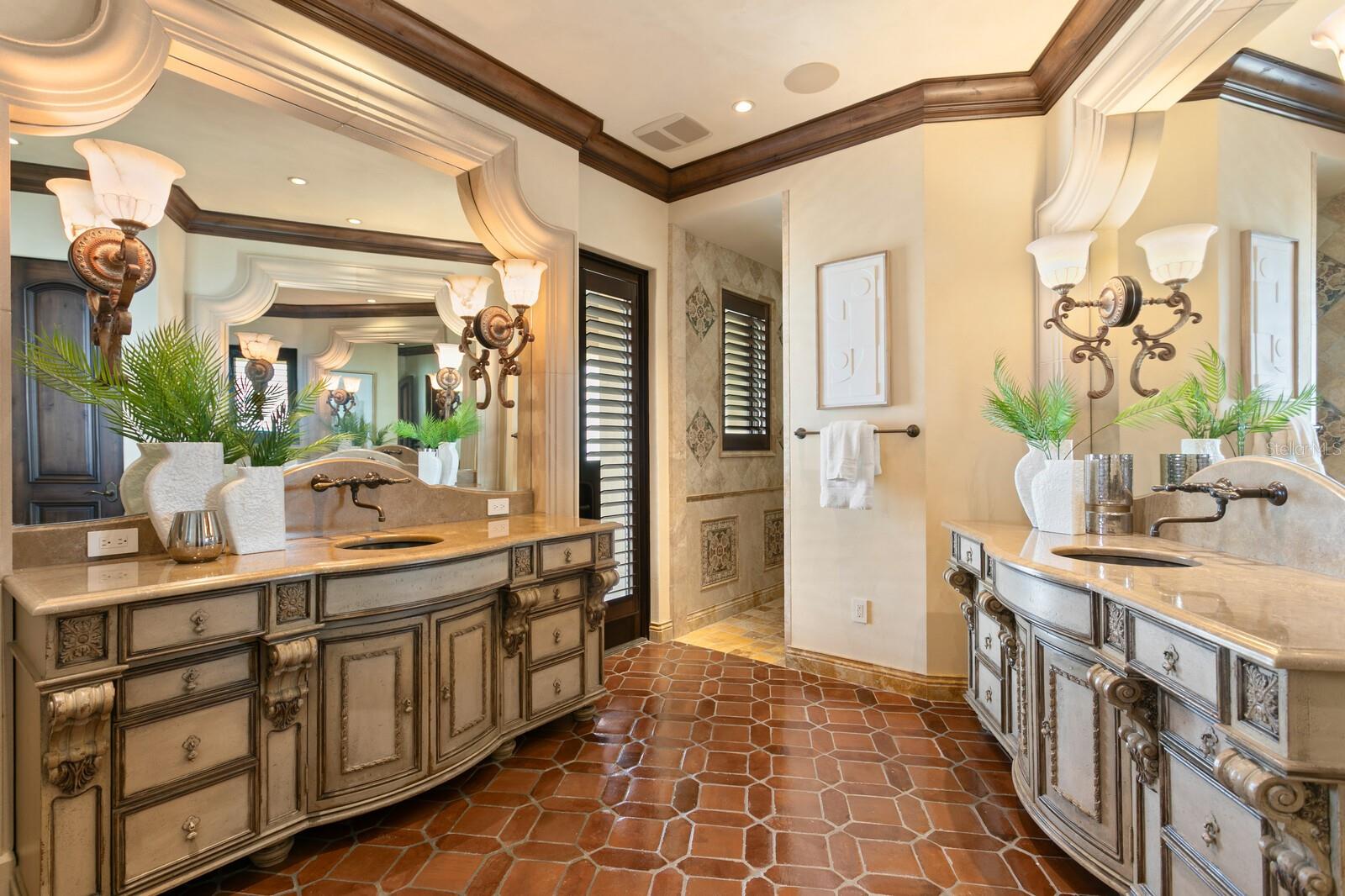 TB8383607 Property Photo