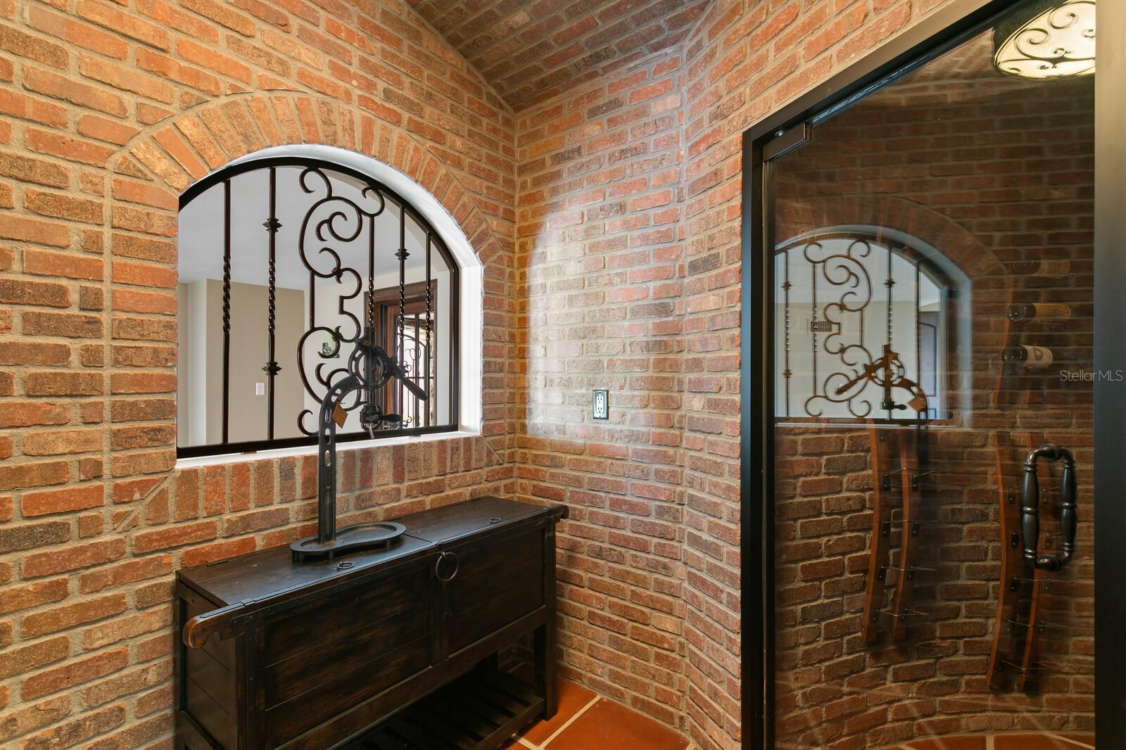 TB8383607 Property Photo