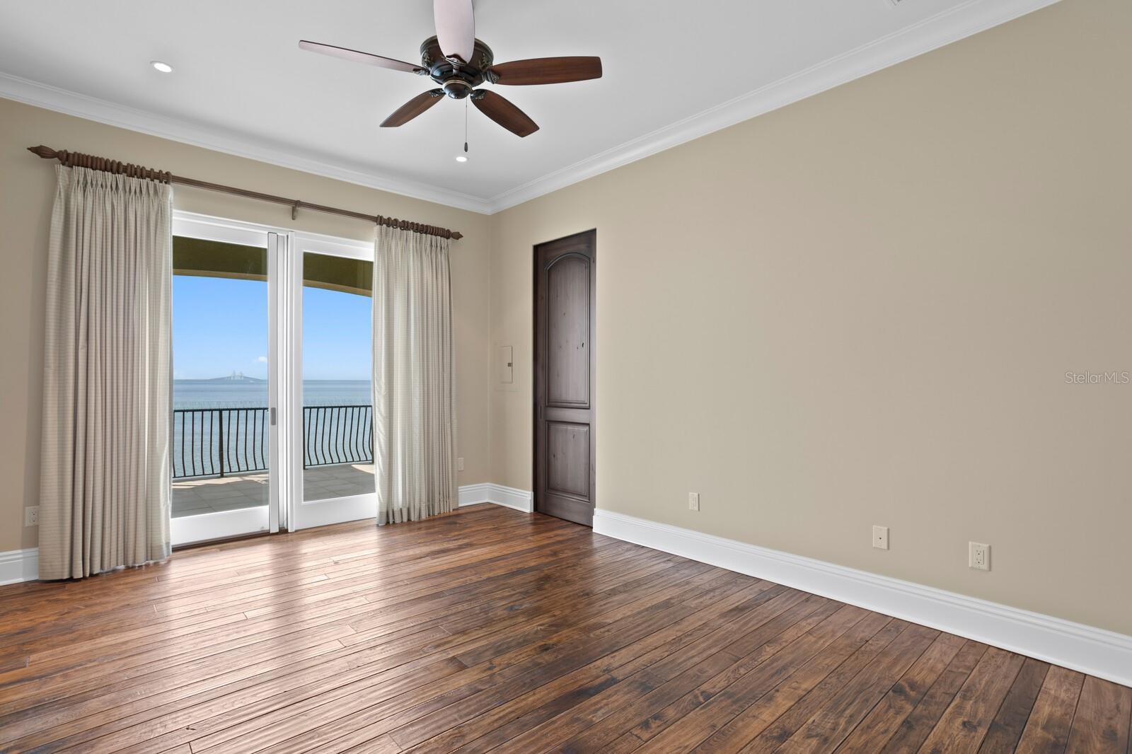 TB8383607 Property Photo