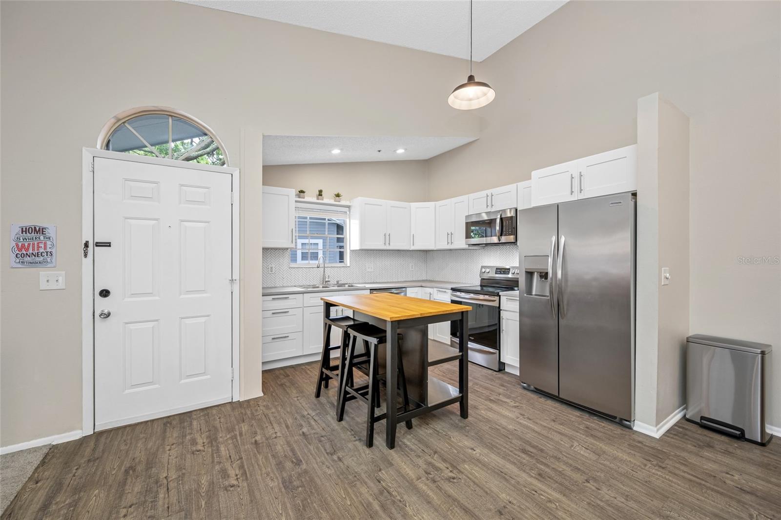 6001 LAKETREE LN #B, TEMPLE TERRACE, FL, 33617