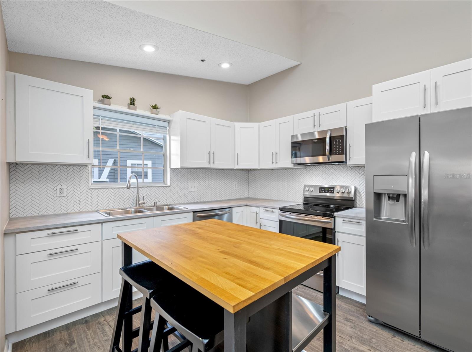 6001 LAKETREE LN #B, TEMPLE TERRACE, FL, 33617