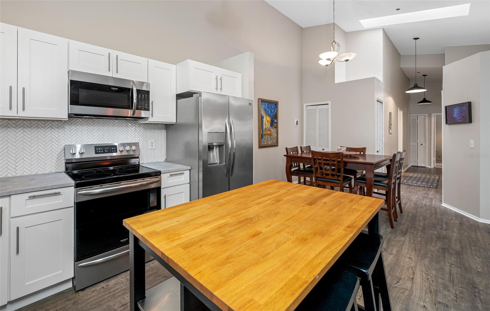 6001 LAKETREE LN #B, TEMPLE TERRACE, FL, 33617