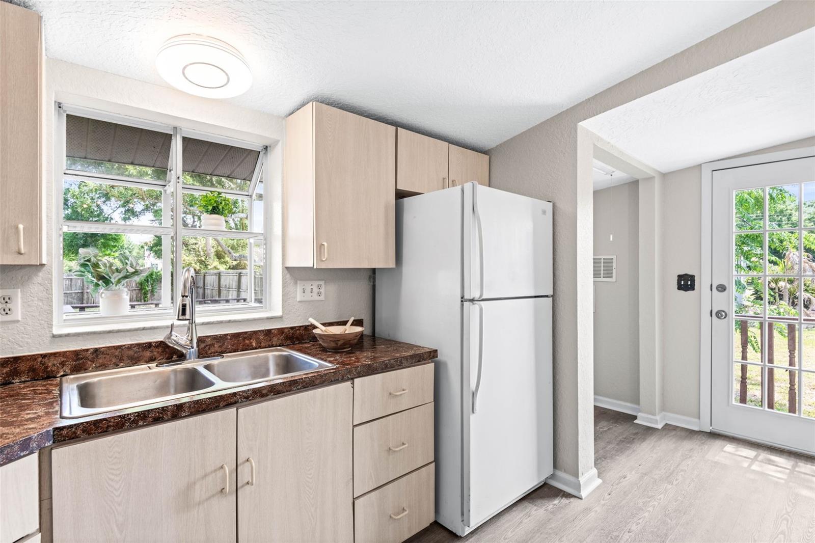 132 DARTMOUTH AVE W, OLDSMAR, FL, 34677