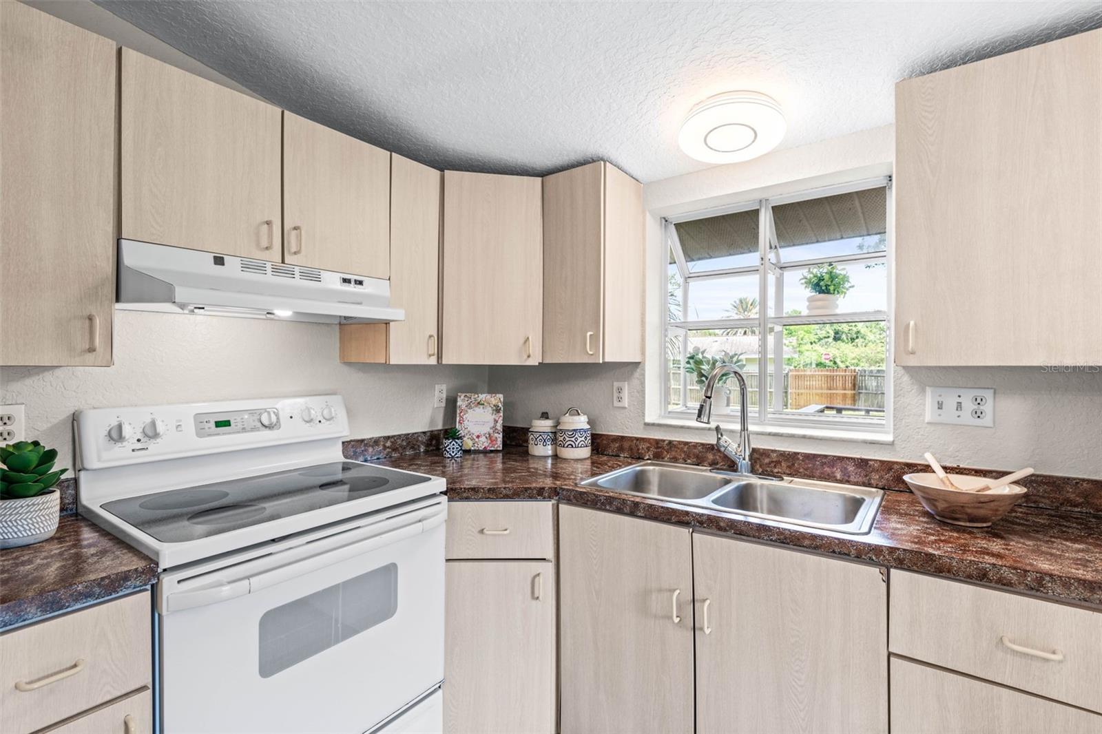 132 DARTMOUTH AVE W, OLDSMAR, FL, 34677