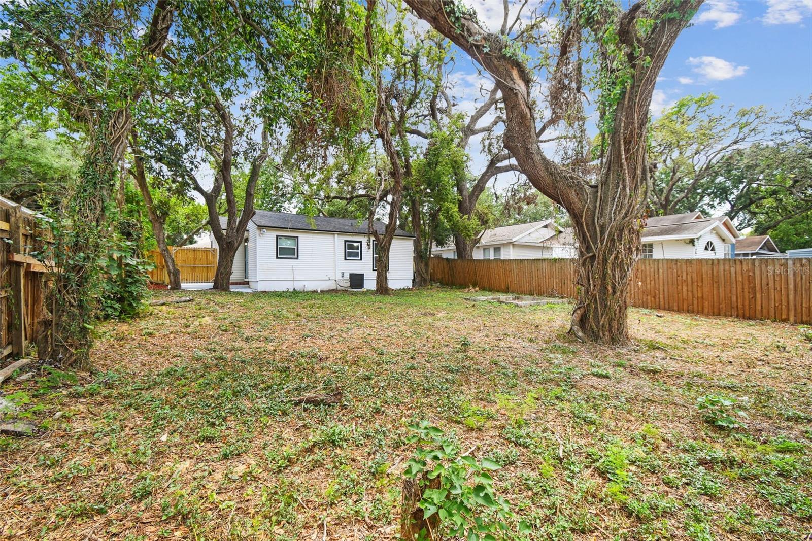 1404 E CURTIS ST, TAMPA, FL, 33603