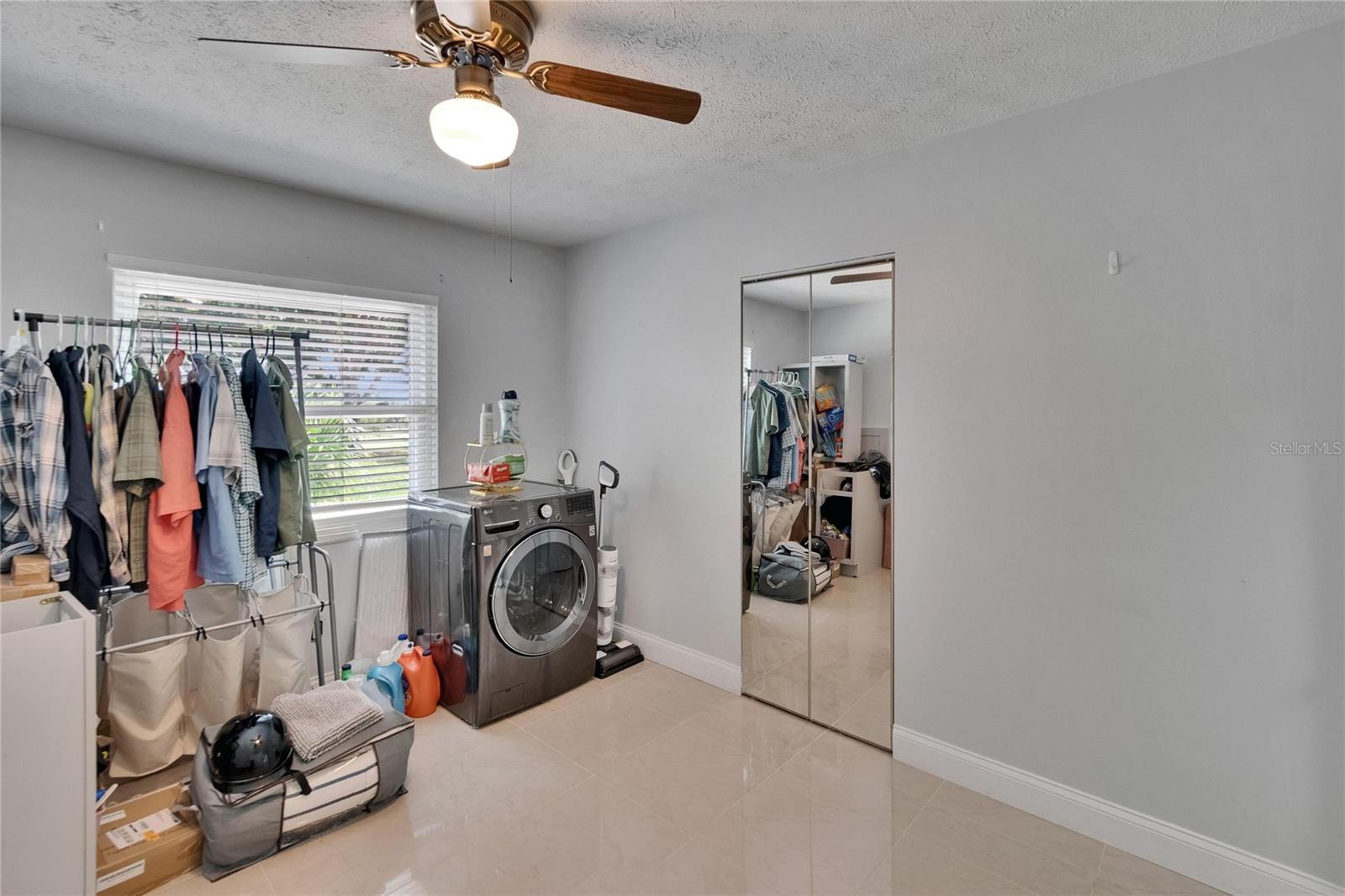 1st room/Laundry