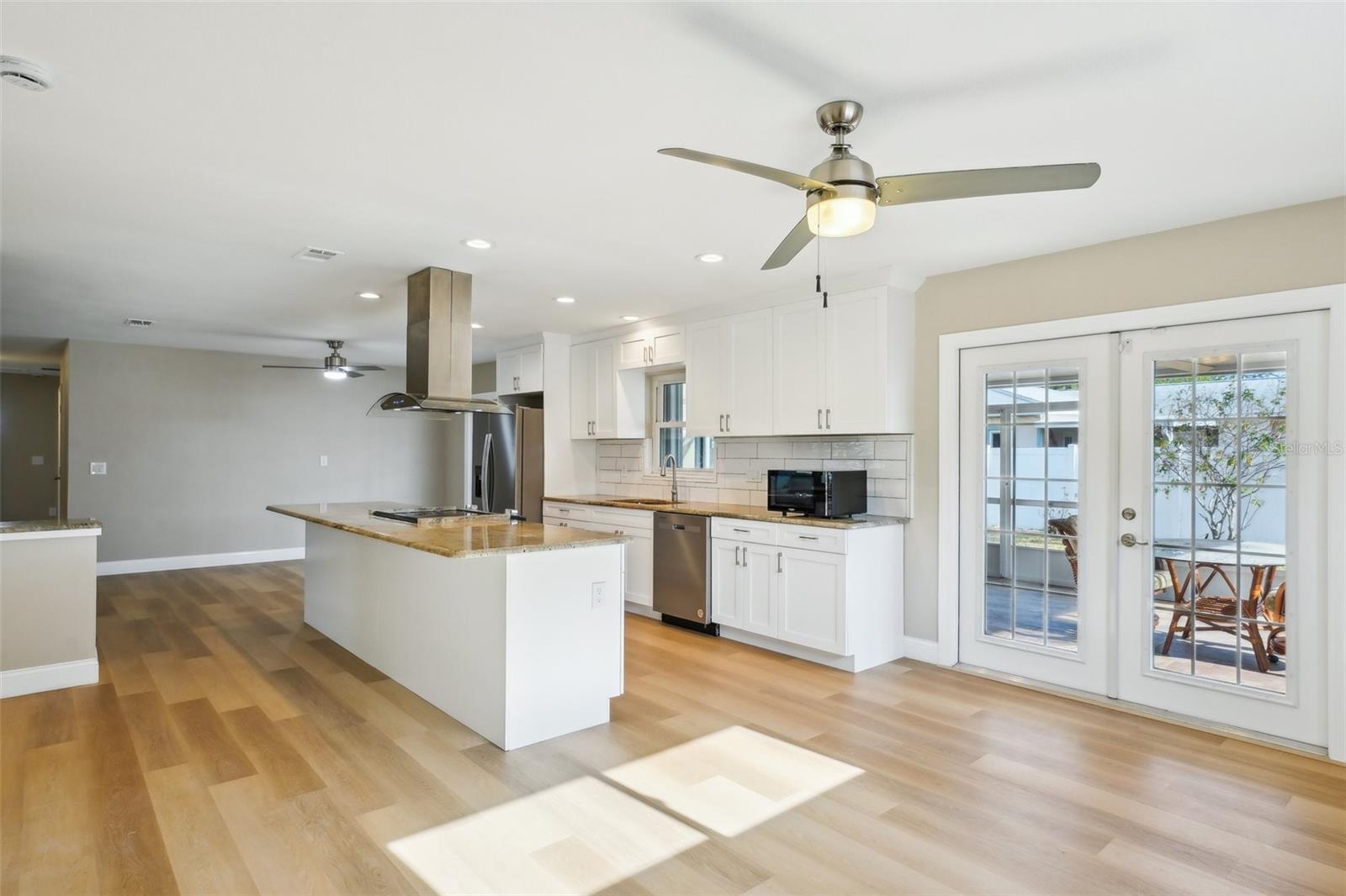 8417 BAY POINTE DR, TAMPA, FL, 33615