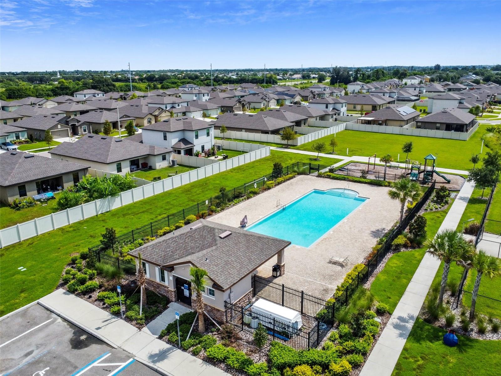 1009 WYNNMERE WALK AVE, RUSKIN, FL, 33570