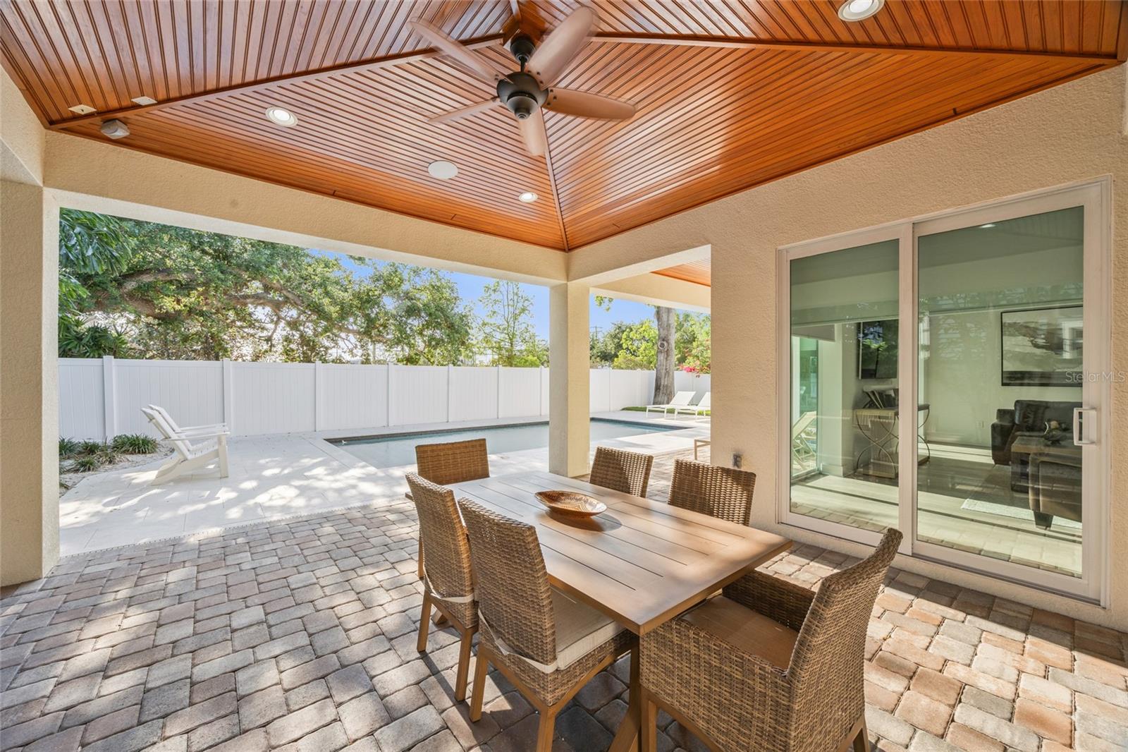 911 S STERLING AVE, TAMPA, FL, 33629