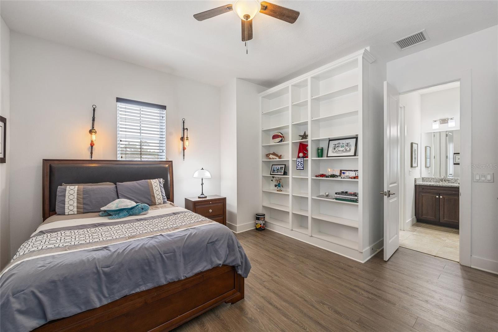 911 S STERLING AVE, TAMPA, FL, 33629