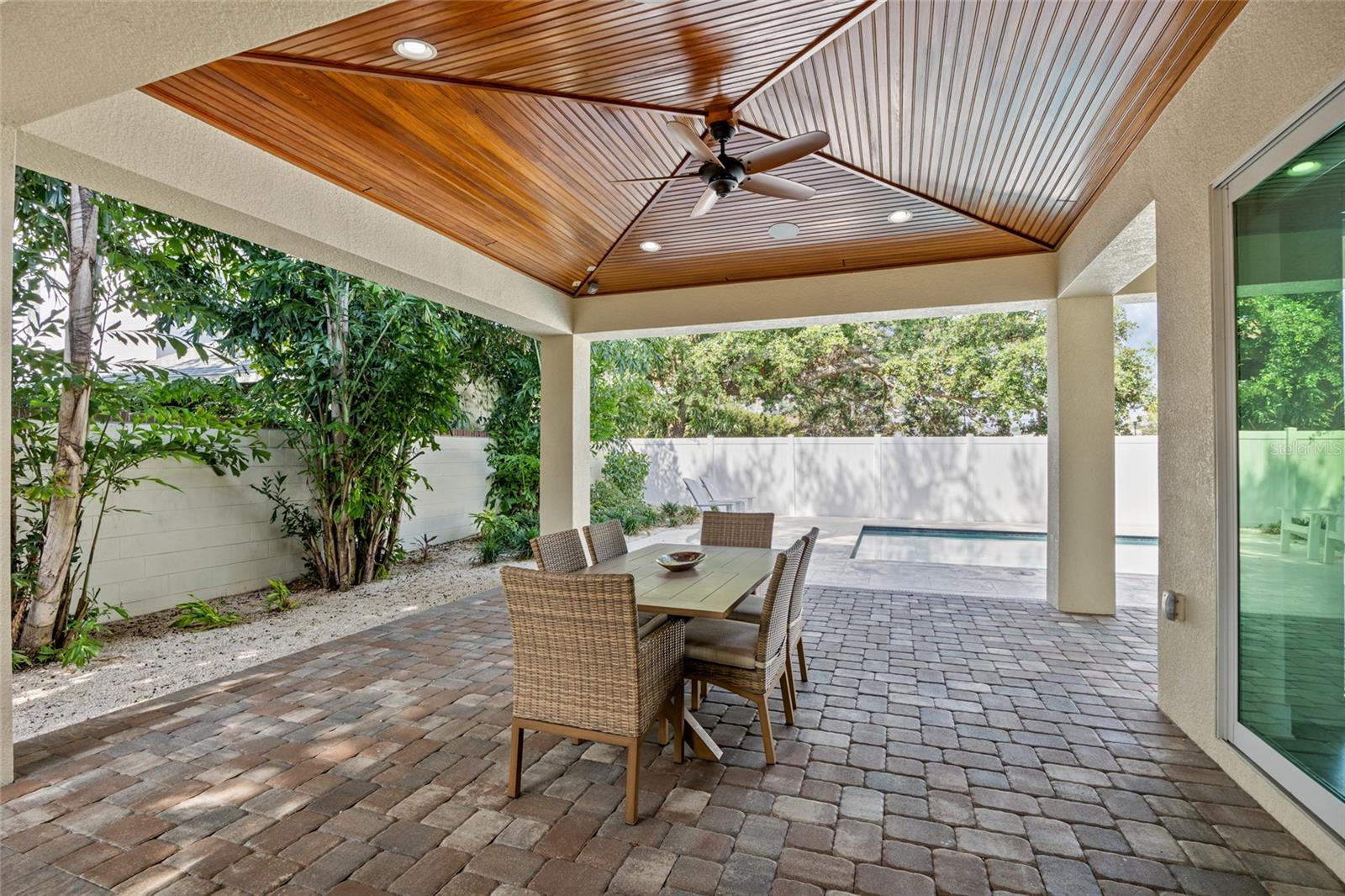 911 S STERLING AVE, TAMPA, FL, 33629