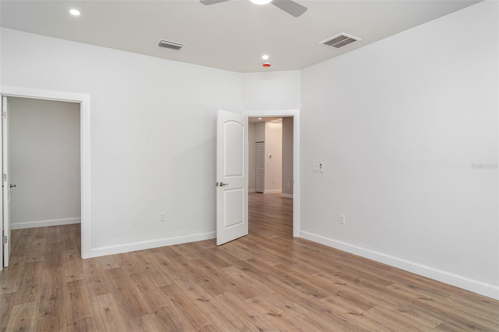 A4651930 Property Photo