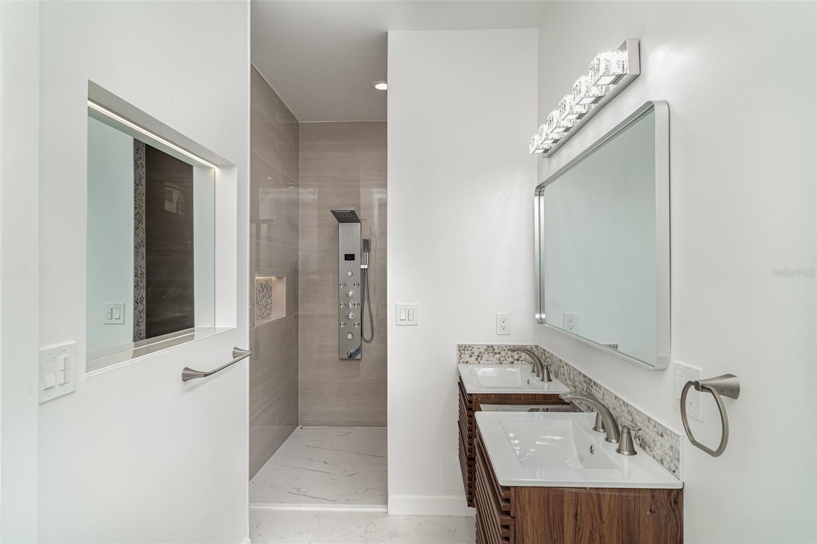 A4651930 Property Photo