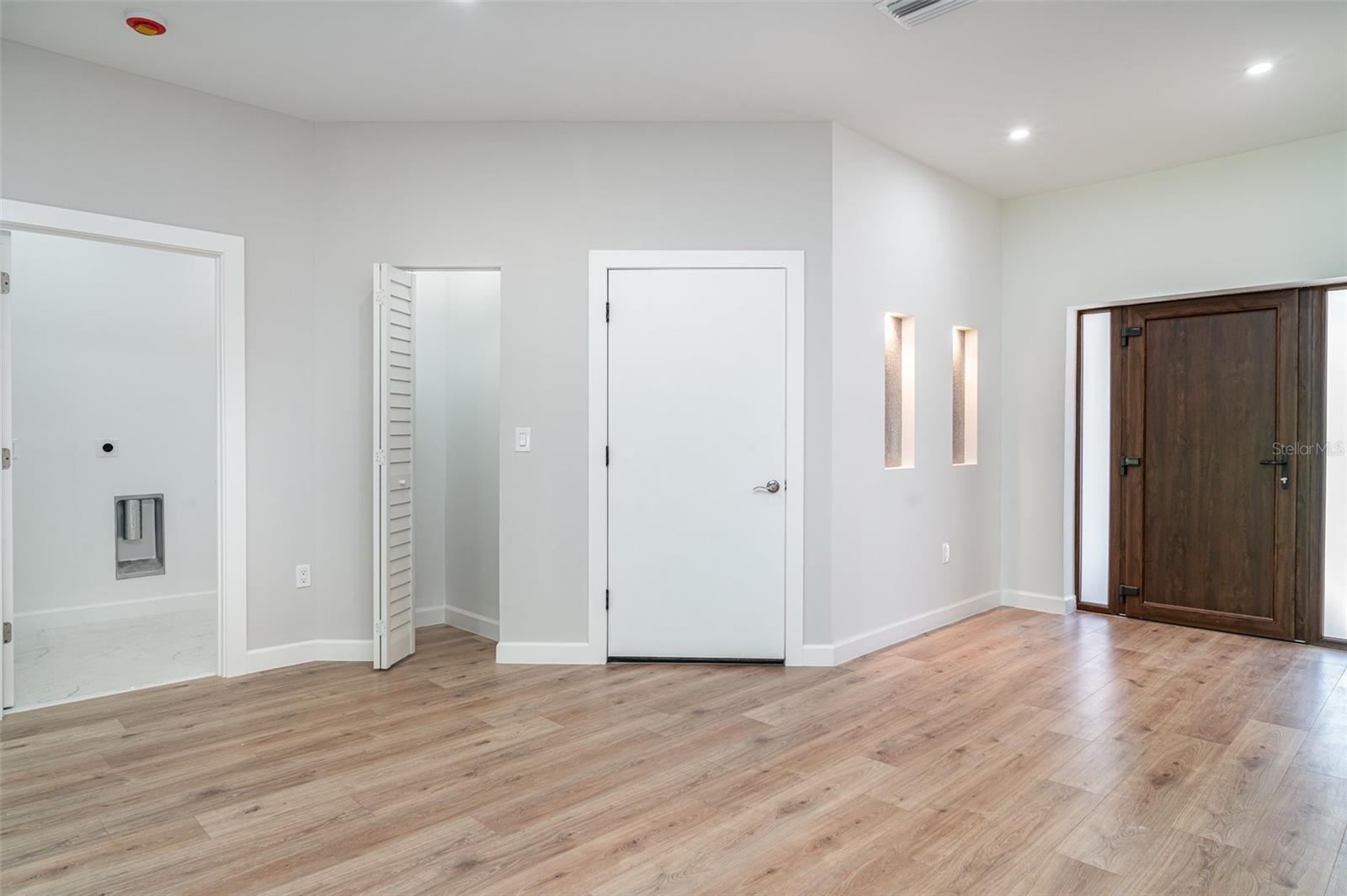 A4651930 Property Photo