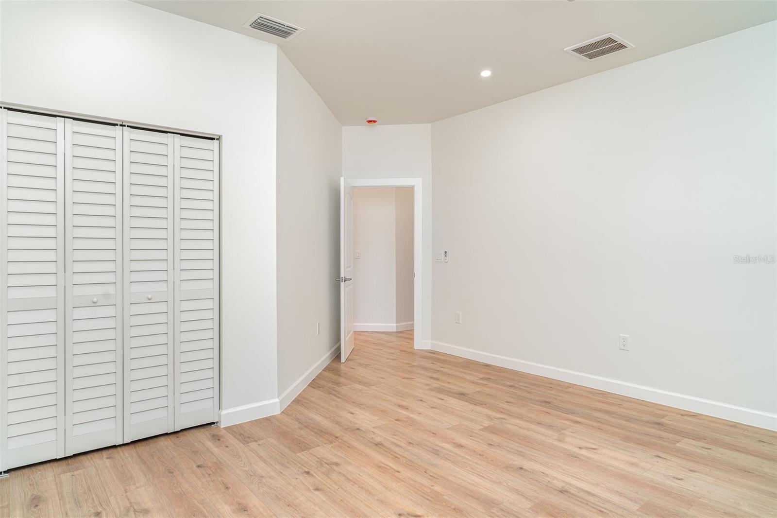 A4651930 Property Photo