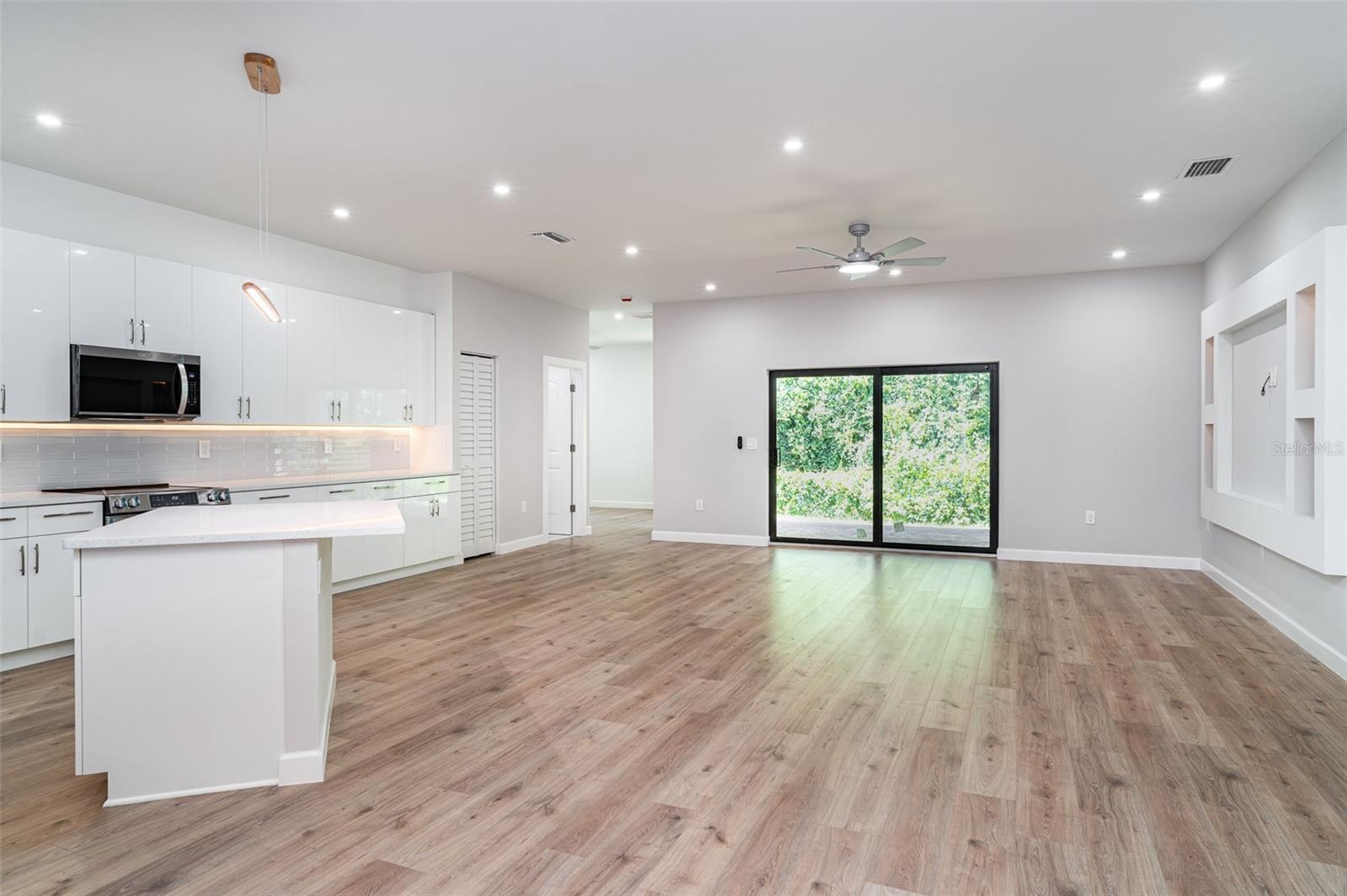 A4651930 Property Photo
