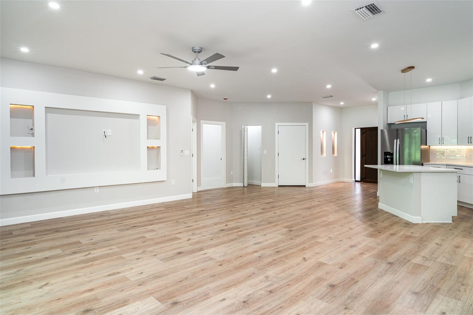 A4651930 Property Photo