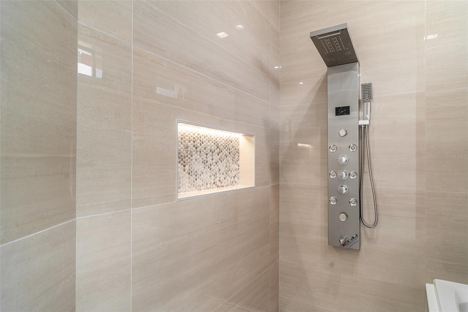 A4651930 Property Photo