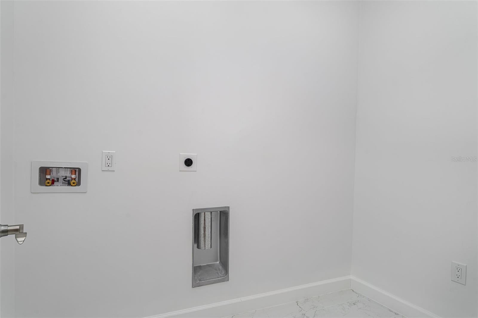 A4651930 Property Photo