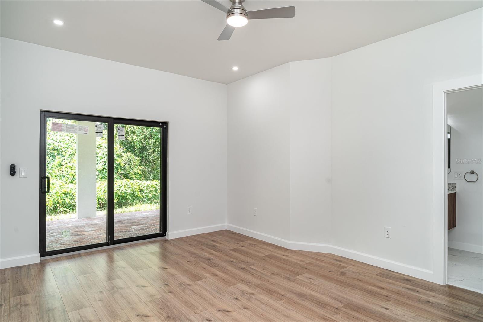 A4651930 Property Photo