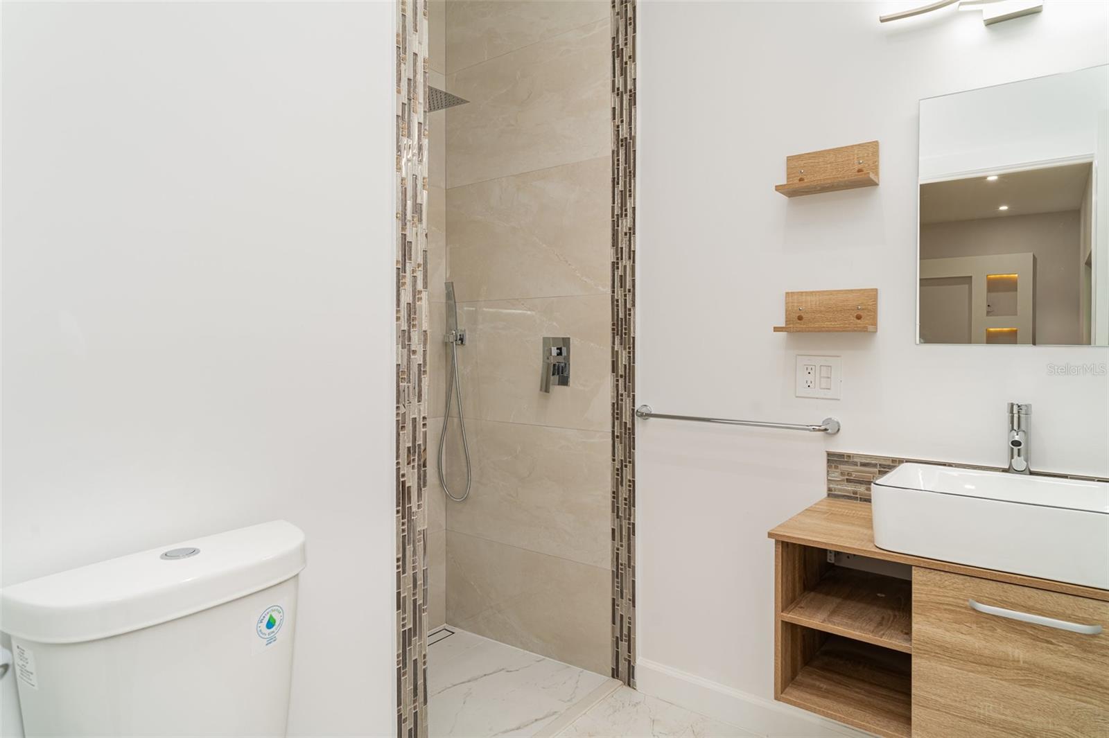 A4651930 Property Photo