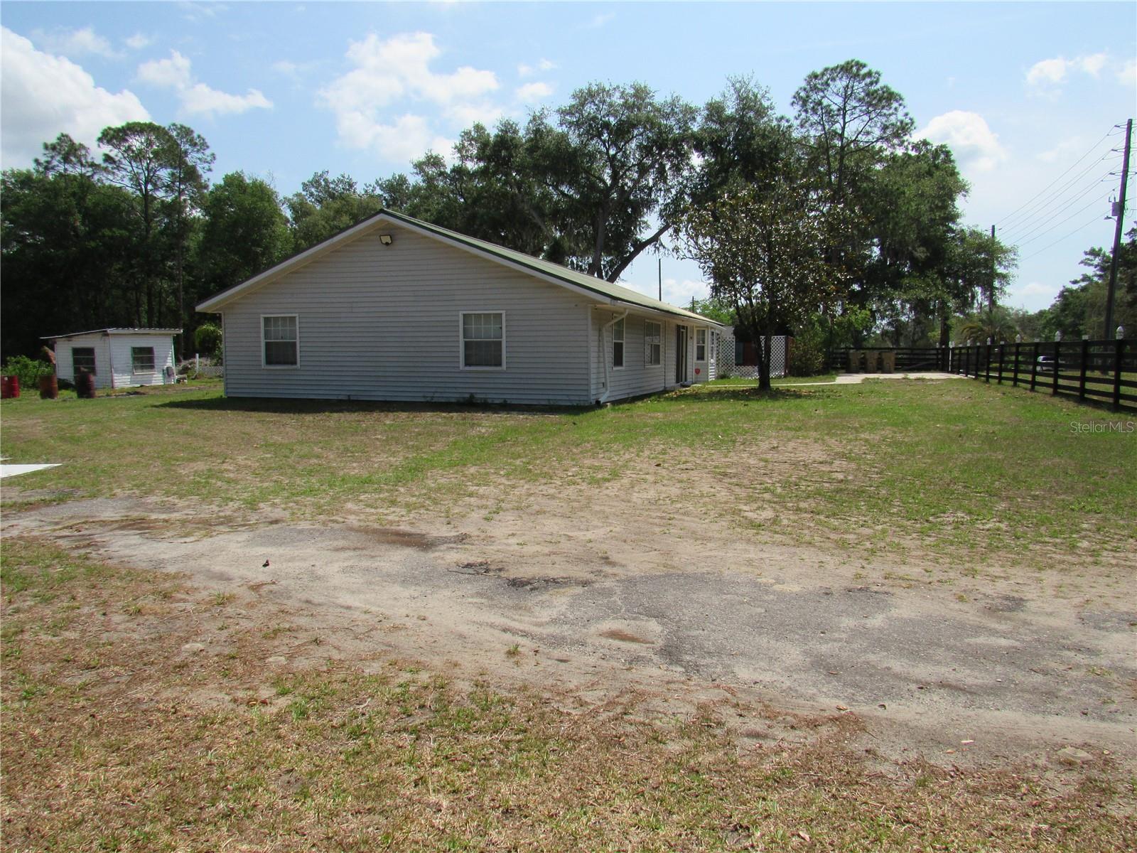 1737 GRIFFIN AVE, LADY LAKE, FL, 32159