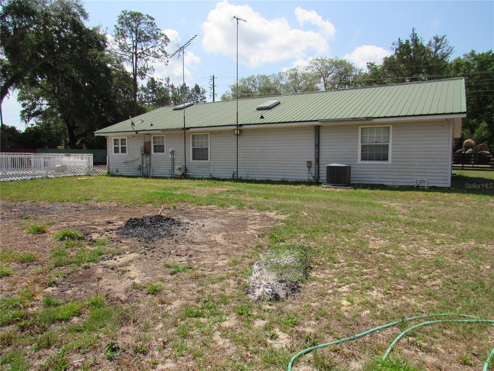 1737 GRIFFIN AVE, LADY LAKE, FL, 32159