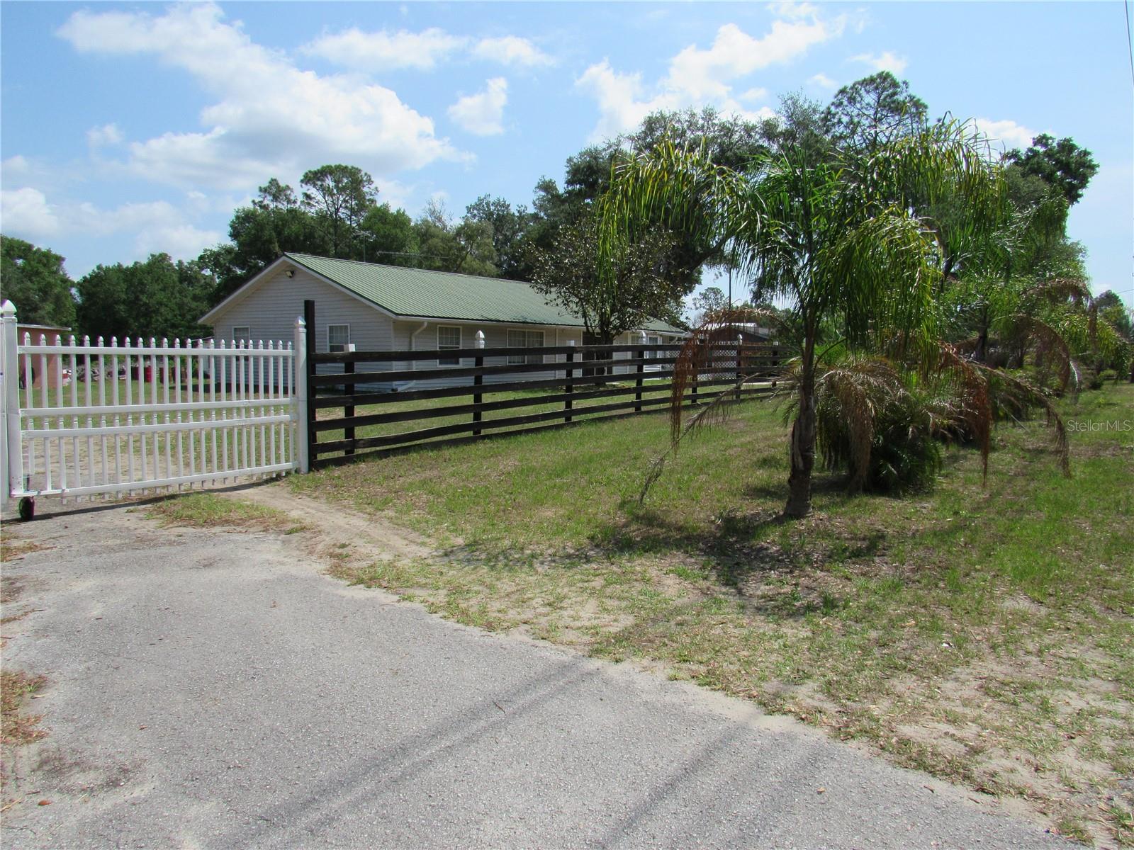 1737 GRIFFIN AVE, LADY LAKE, FL, 32159