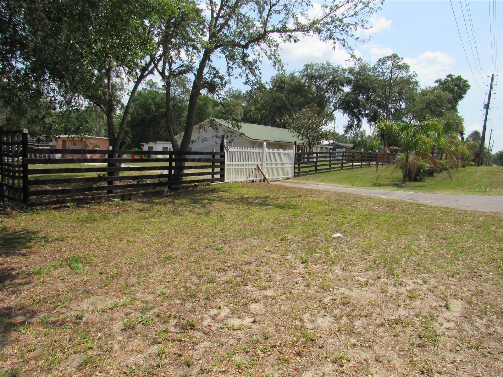 1737 GRIFFIN AVE, LADY LAKE, FL, 32159