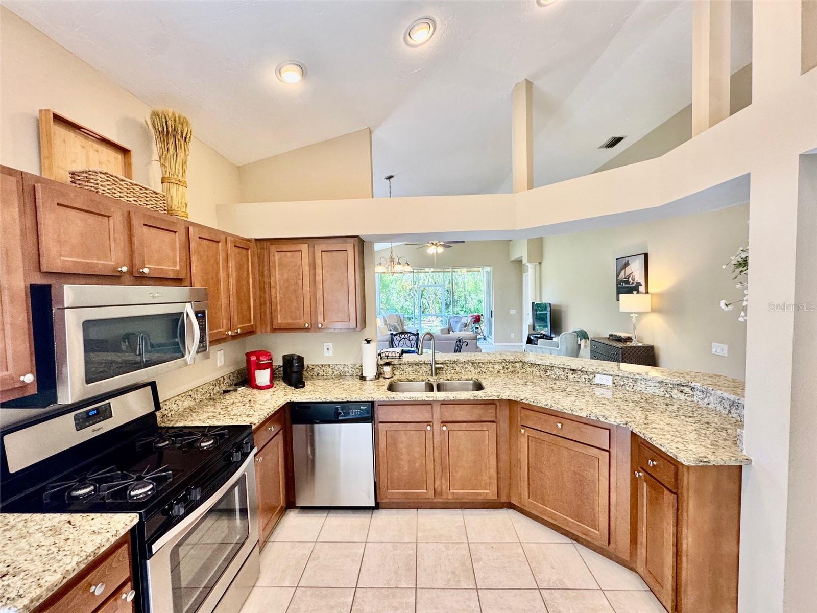 7330 KENSINGTON CT, UNIVERSITY PARK, FL, 34201