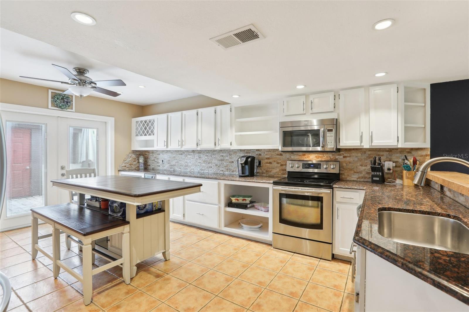 330 WOODS LANDING TRAIL, OLDSMAR, FL, 34677