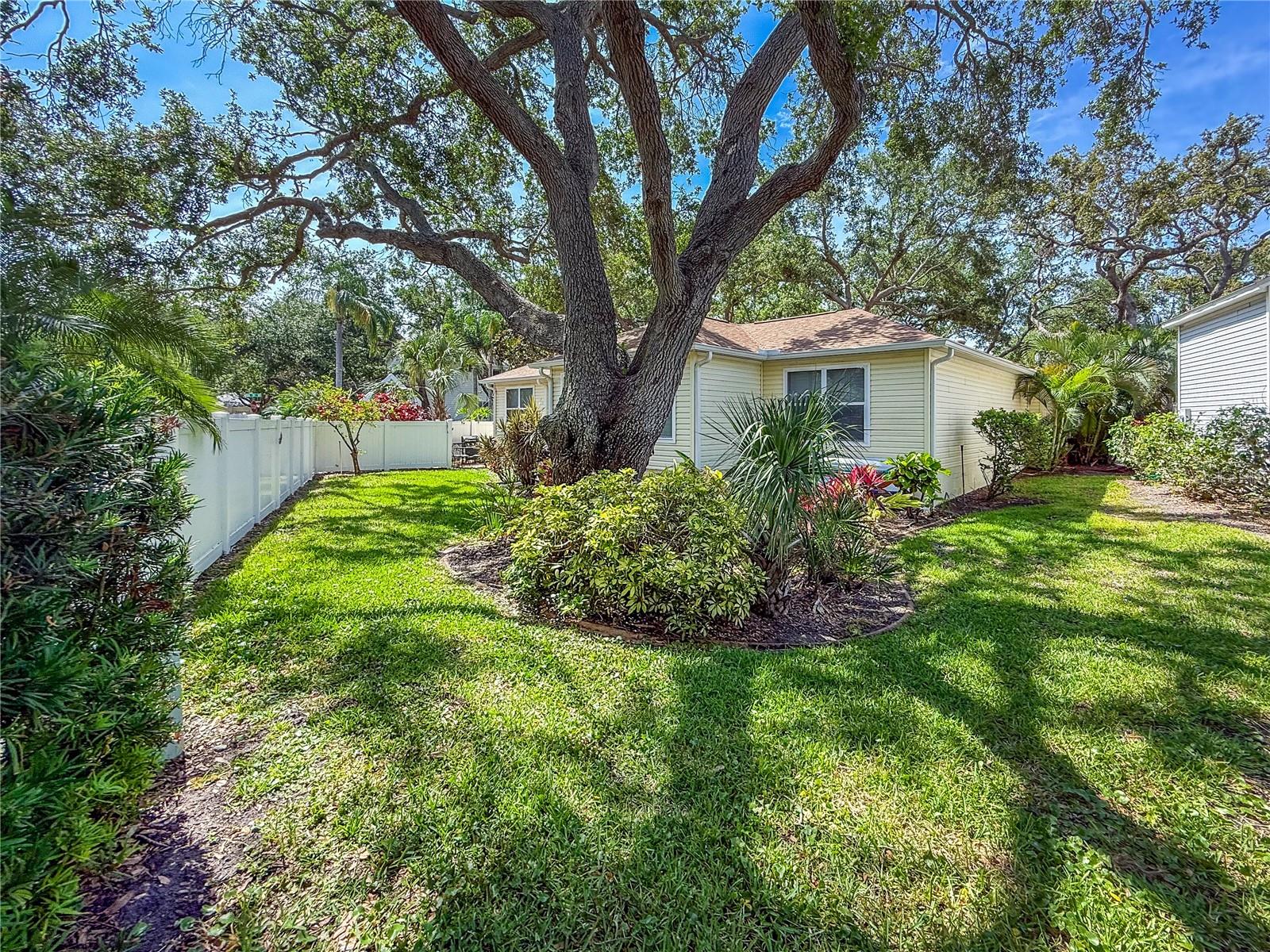 6402 23RD AVENUE DR W, BRADENTON, FL, 34209