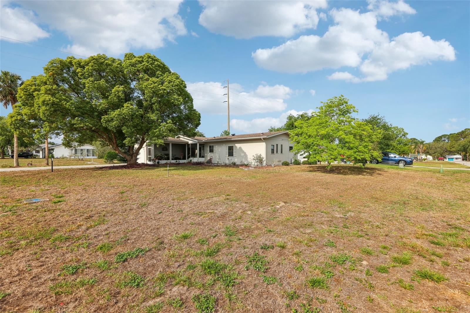 1 ABERDEEN CIR, LEESBURG, FL, 34788