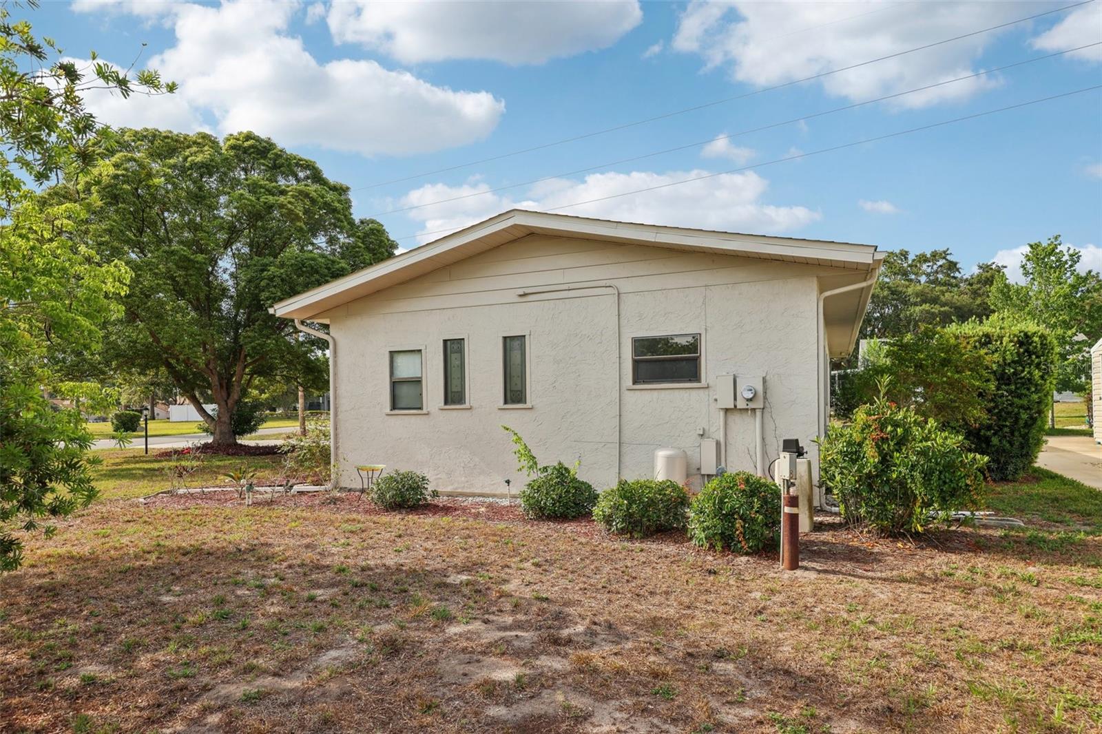 1 ABERDEEN CIR, LEESBURG, FL, 34788