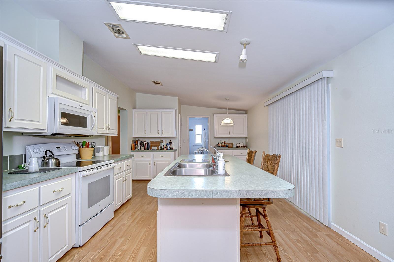 37642 LANDIS AVE, ZEPHYRHILLS, FL, 33541