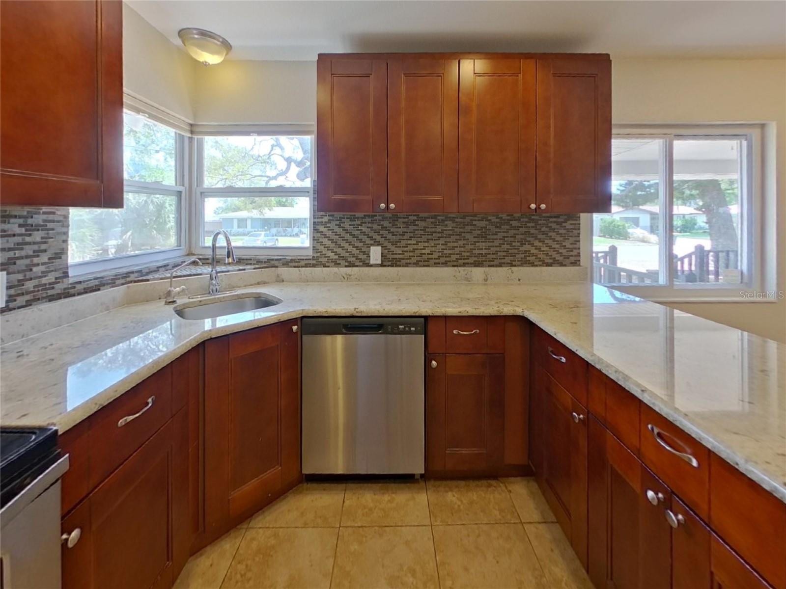 10719 CHEROKEE DR, ST PETERSBURG, FL, 33708