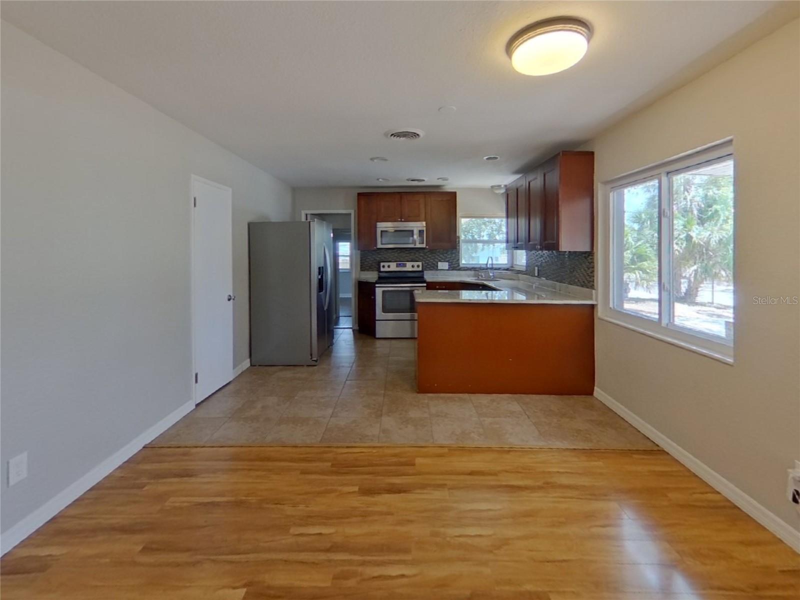 10719 CHEROKEE DR, ST PETERSBURG, FL, 33708