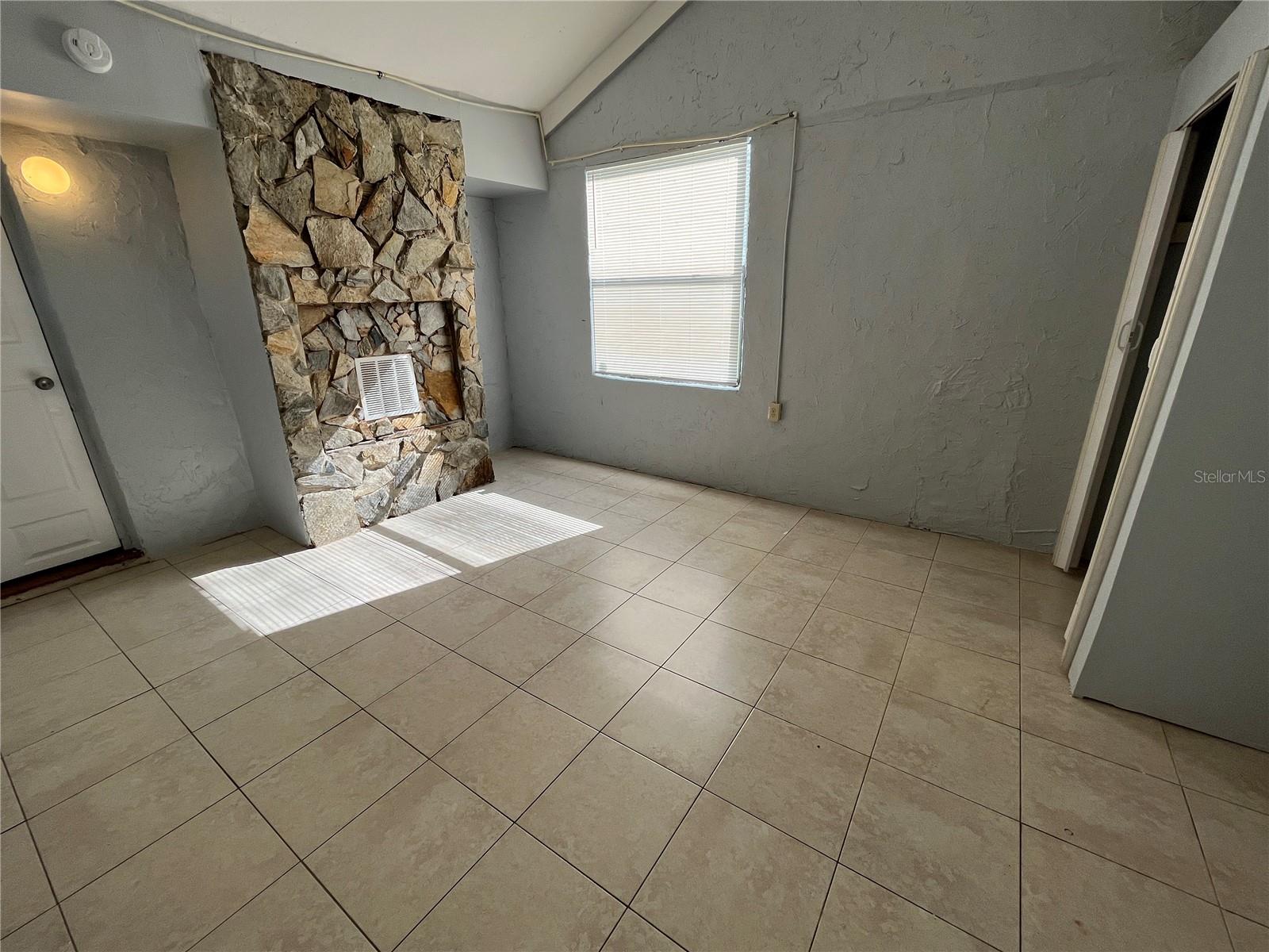 4020 MCLANE DR, TAMPA, FL, 33610