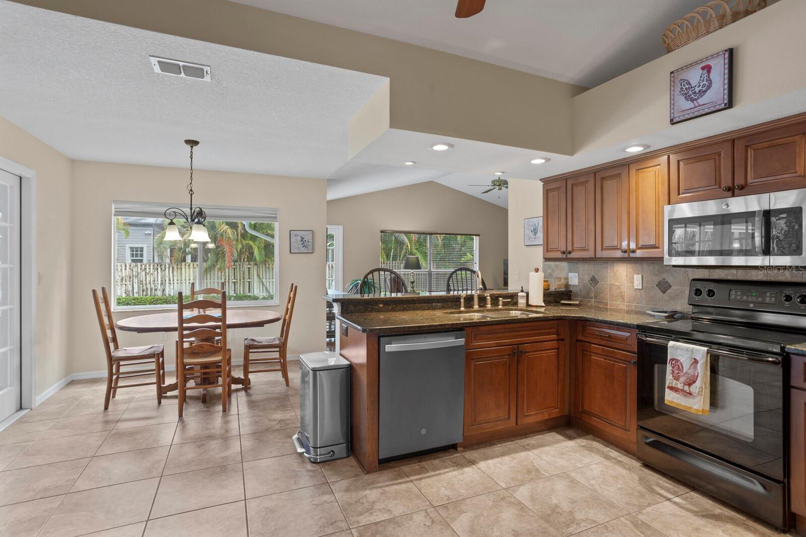 4311 W BEACH PARK DR, TAMPA, FL, 33609