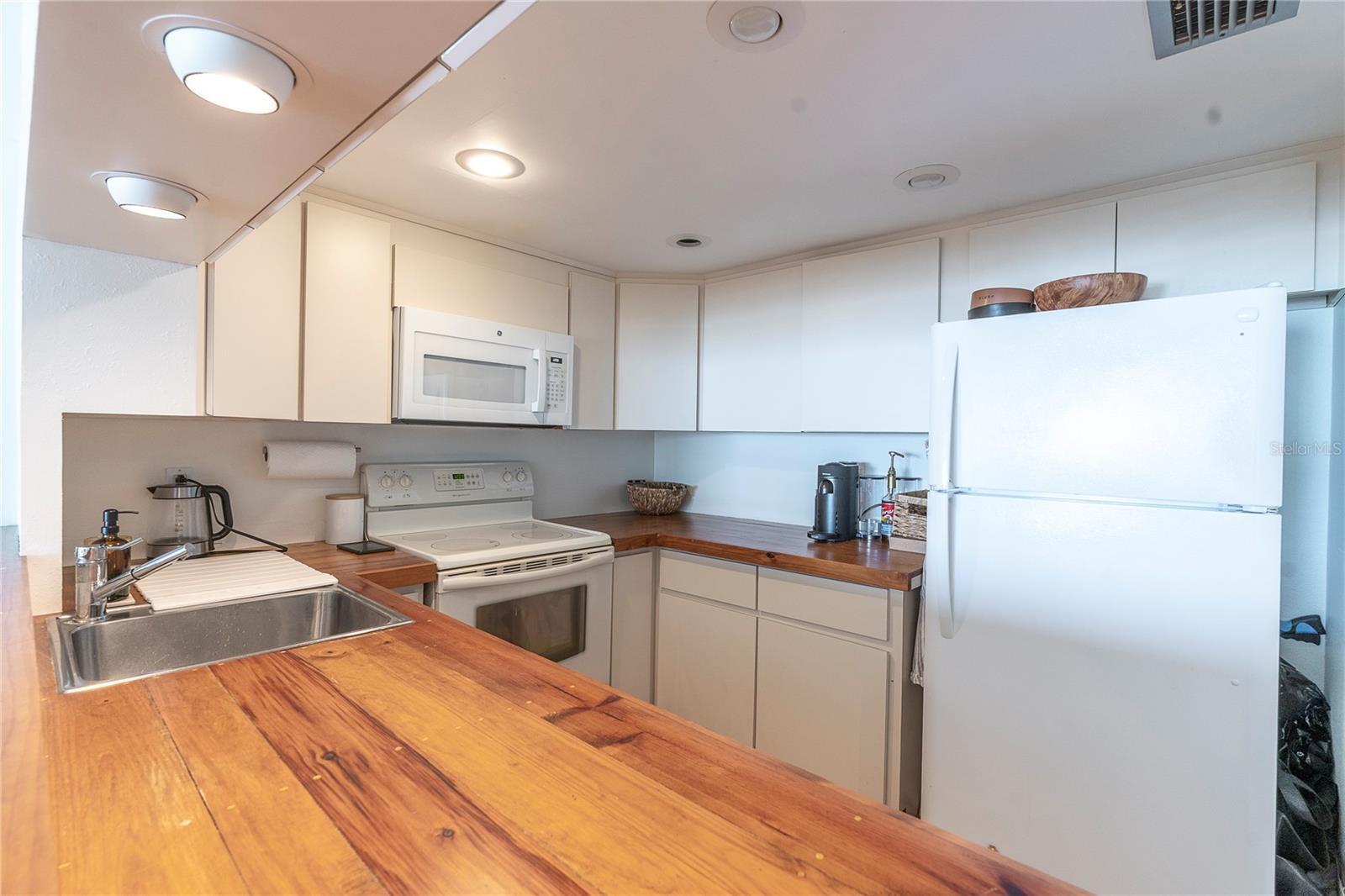 3200 GULF BLVD #202, ST PETE BEACH, FL, 33706