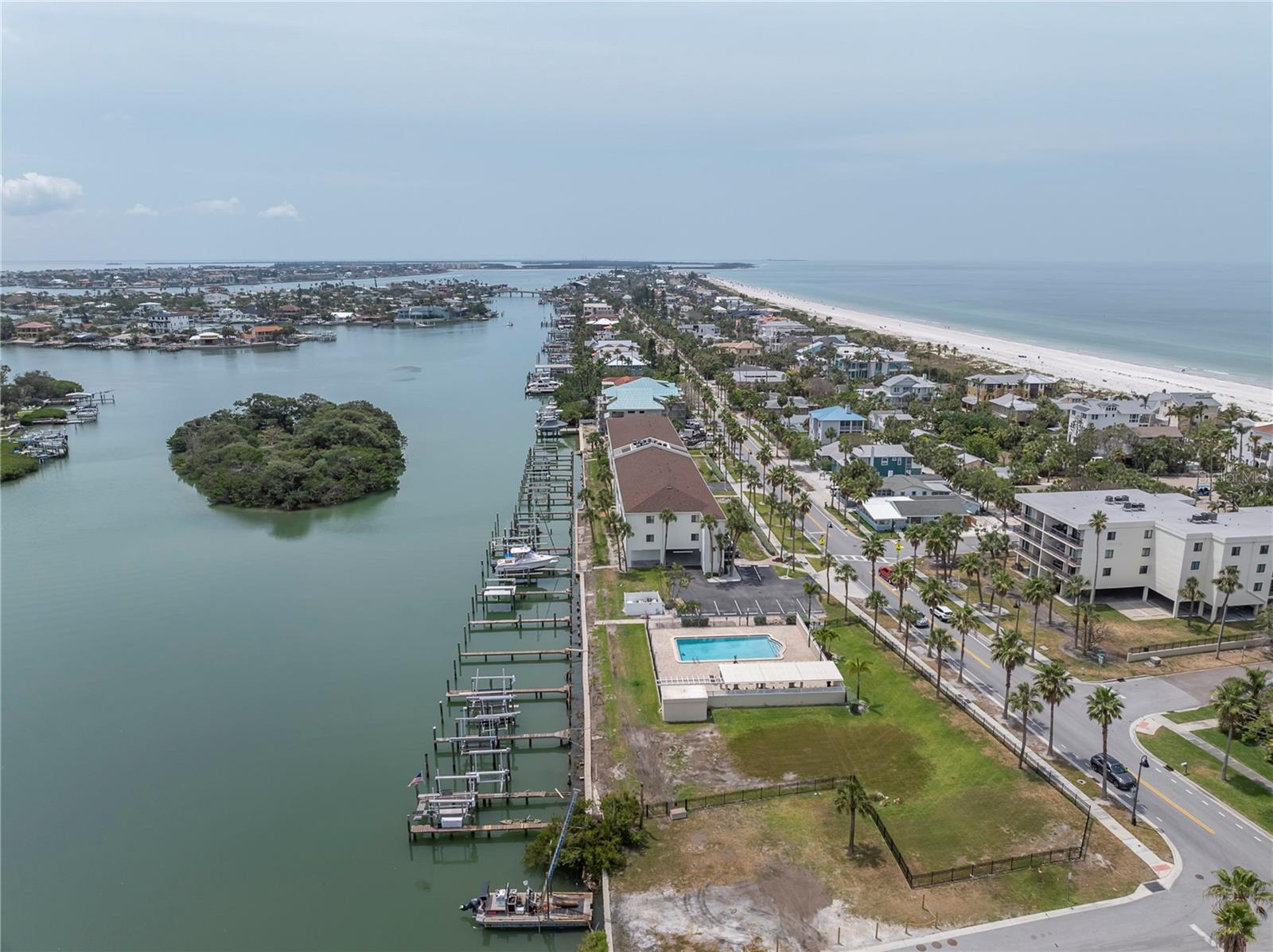3200 GULF BLVD #202, ST PETE BEACH, FL, 33706