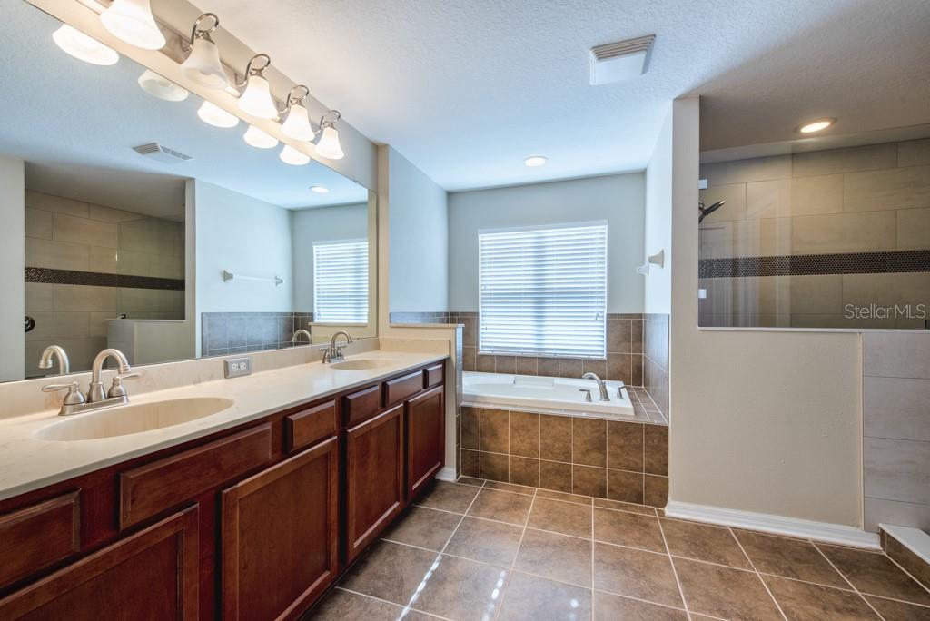 18424 CYPRESS BAY PKWY, LAND O LAKES, FL, 34638