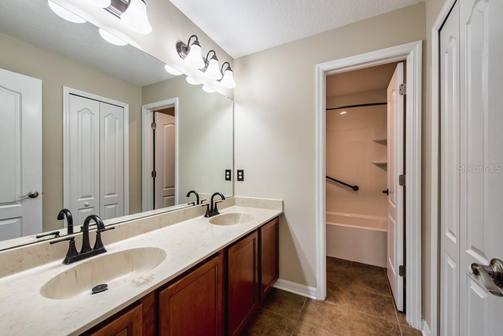 18424 CYPRESS BAY PKWY, LAND O LAKES, FL, 34638