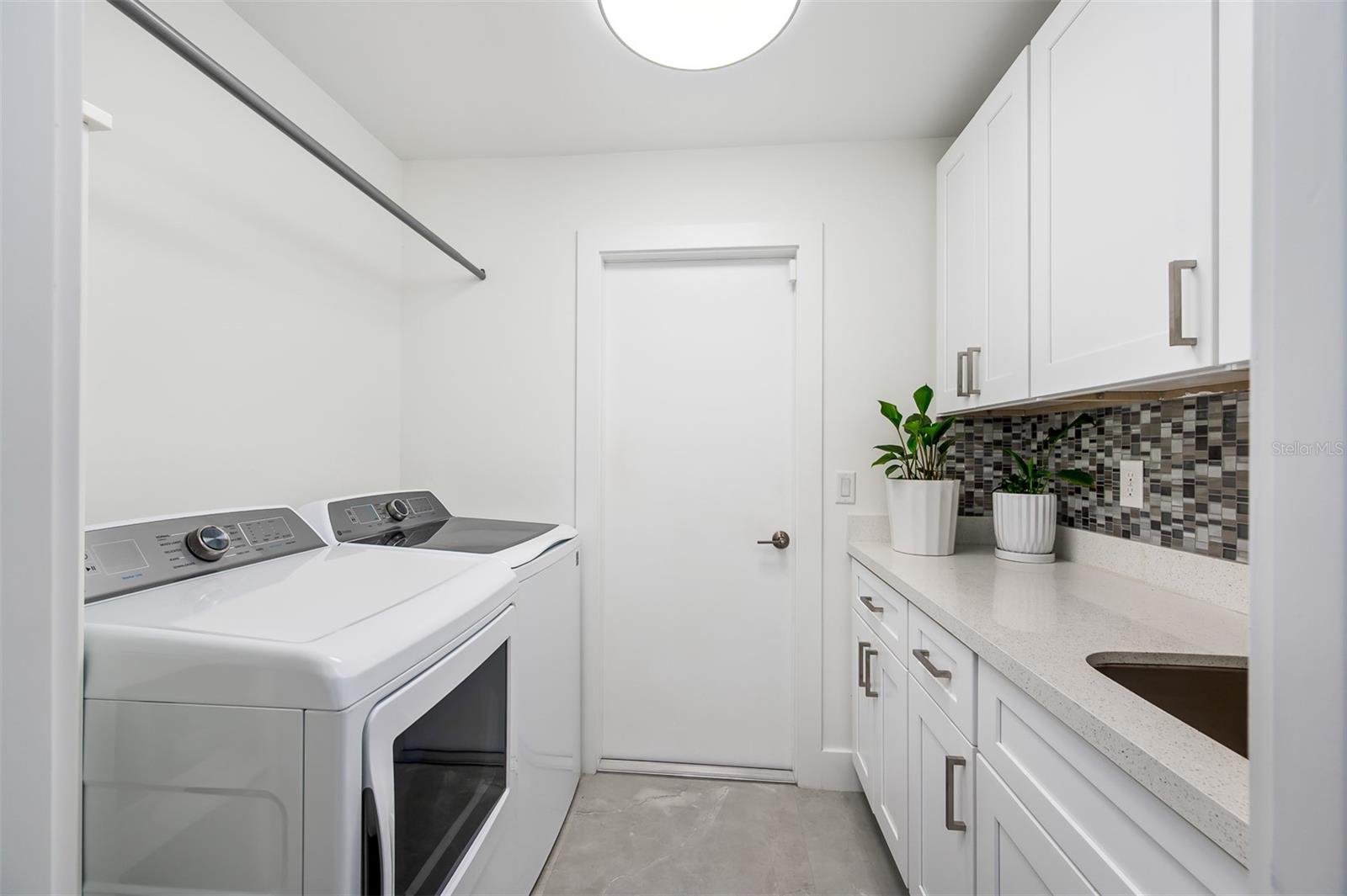 1922 NE 17TH PL, CAPE CORAL, FL, 33909