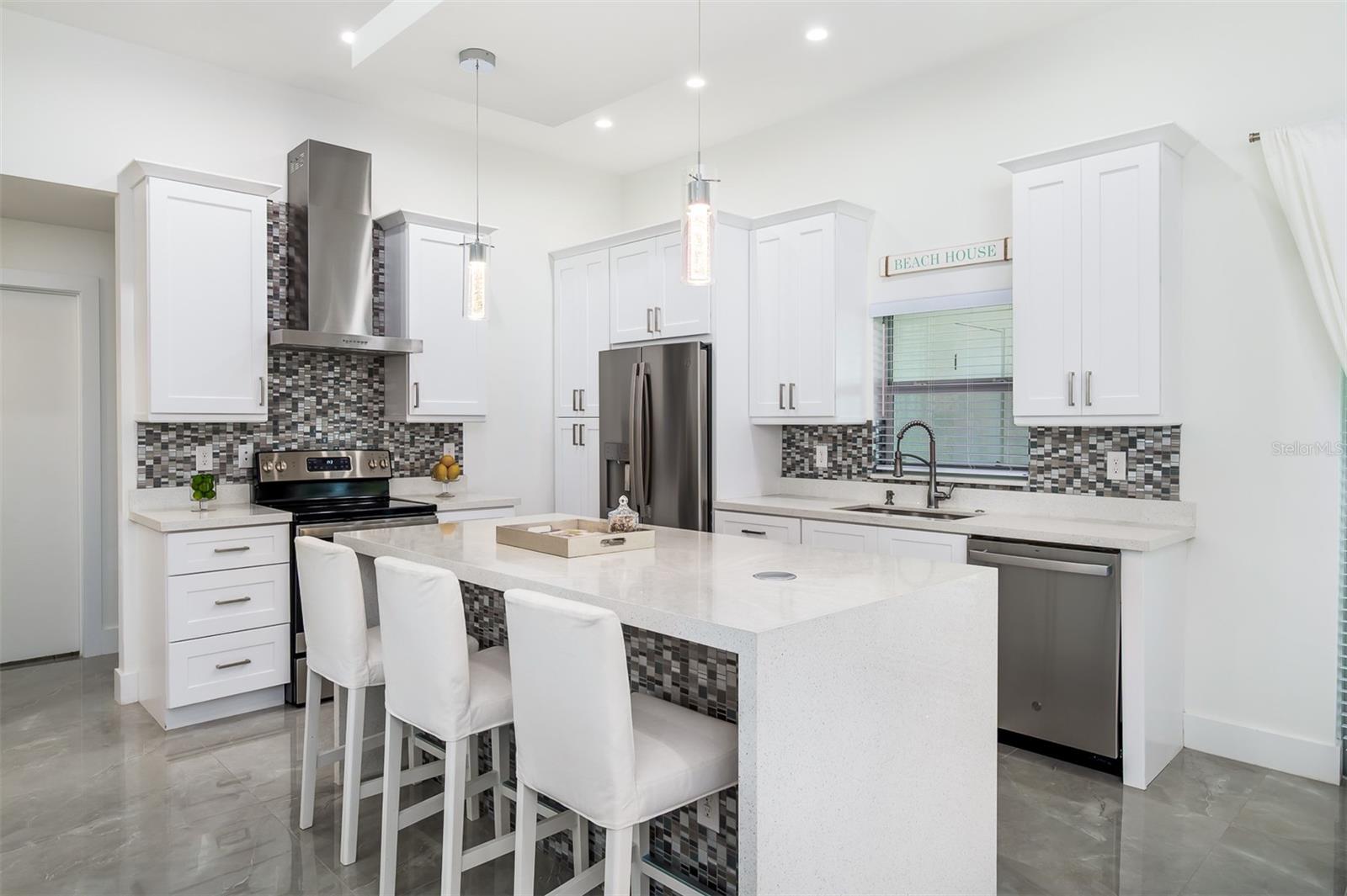 1922 NE 17TH PL, CAPE CORAL, FL, 33909