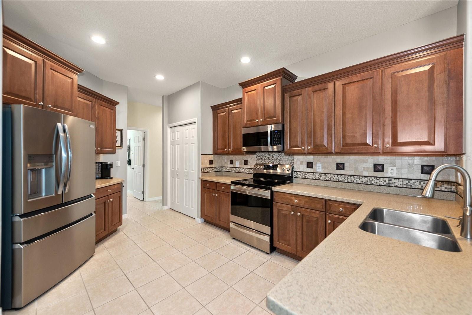9646 BLUE STONE CIR, FORT MYERS, FL, 33913